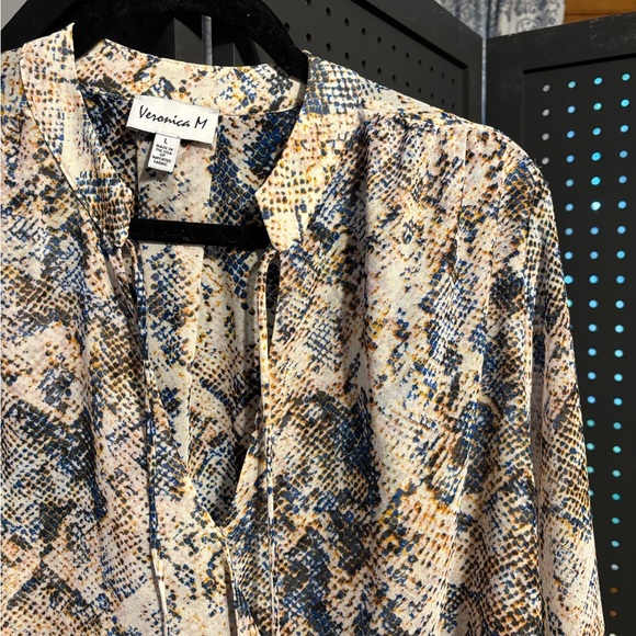 Veronica M Blue and Cream Patterned Blouse - Picture 7 of 9